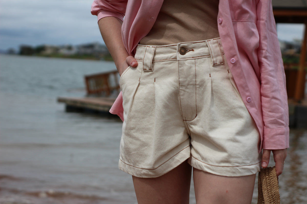 SHORTS OFF WHITE